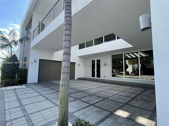 5th image of 10250 NW 74th Ter