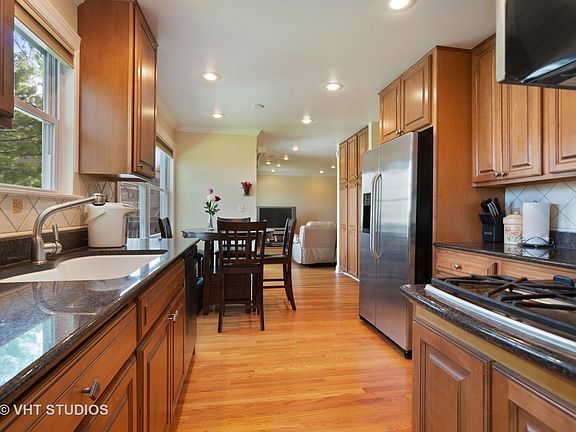 5th image of 2060 Greens Ct
