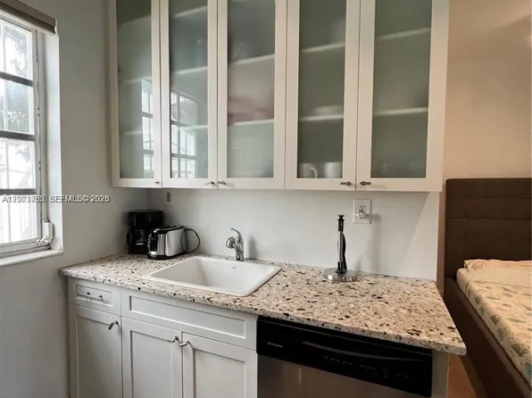 439 15th St APT 12, Miami Beach, FL 33139