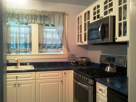5th image of 749 Stirling Dr E