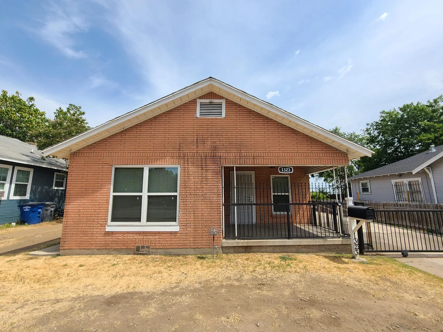 1323 E 8th St — Photo 1