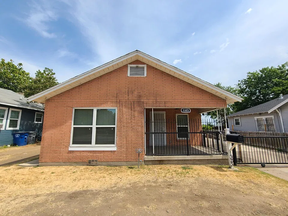 1323 E 8th St #B