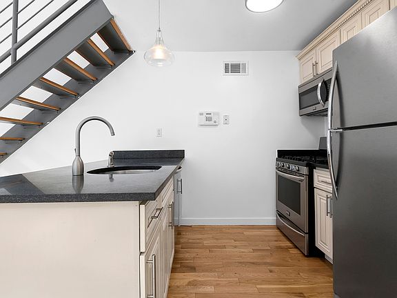5th image of 802 Dekalb Ave APT D4