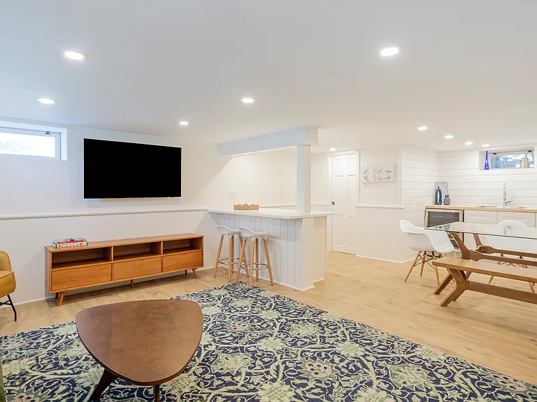 275 Maier Pl — Photo 10