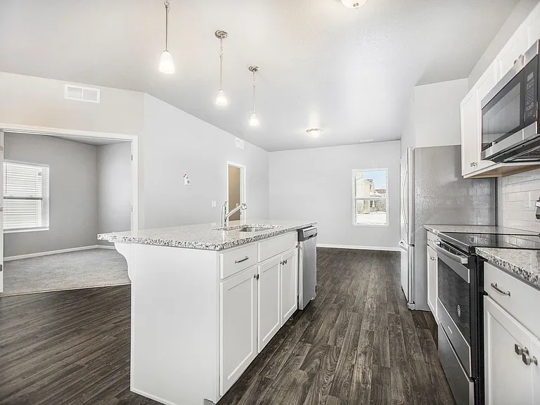 854 Winchester St — Photo 2
