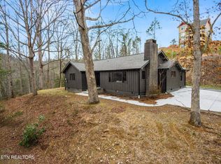 306 Glades Rd, Gatlinburg, TN 37738