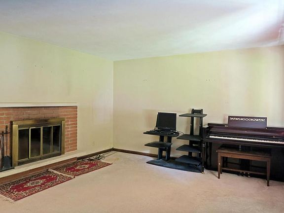 2nd image of 8972 Maplewood Dr