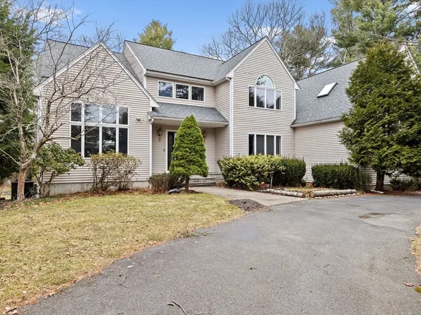 138 Lounsbury Dr, Raynham, MA 02767