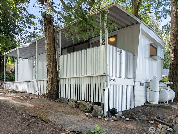 2nd image of 18745 1st Avenue NE
