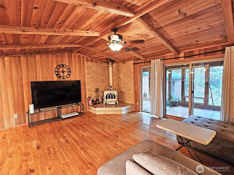 70 Dogwood Ln — Photo 4