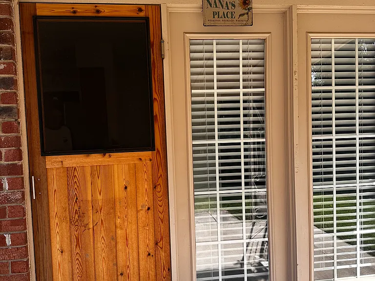 1812 S 5th Pl — Photo 3