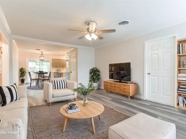 1309 W Lang St, Alvin, TX 77511