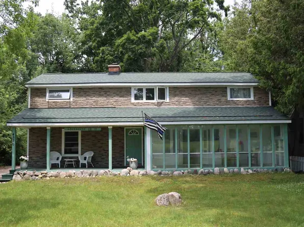 4570 W Lake Rd, Harbor Springs, MI 49740