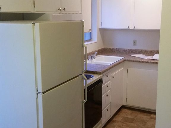 4th image of 170 E Townhouse Ct