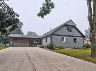 1321 N 14th St, Estherville, IA 51334