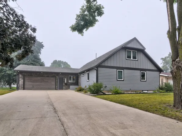 1321 N 14th St, Estherville, IA 51334