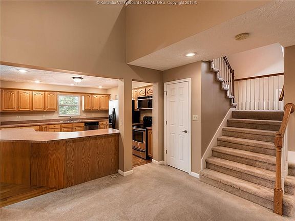 5th image of 82 Lakeside Dr