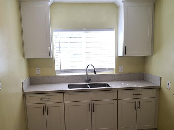 4th image of 1015 Laurel Ave #B