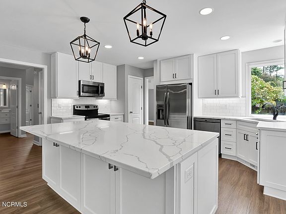 2nd image of 5704 Oak Bluff Ln