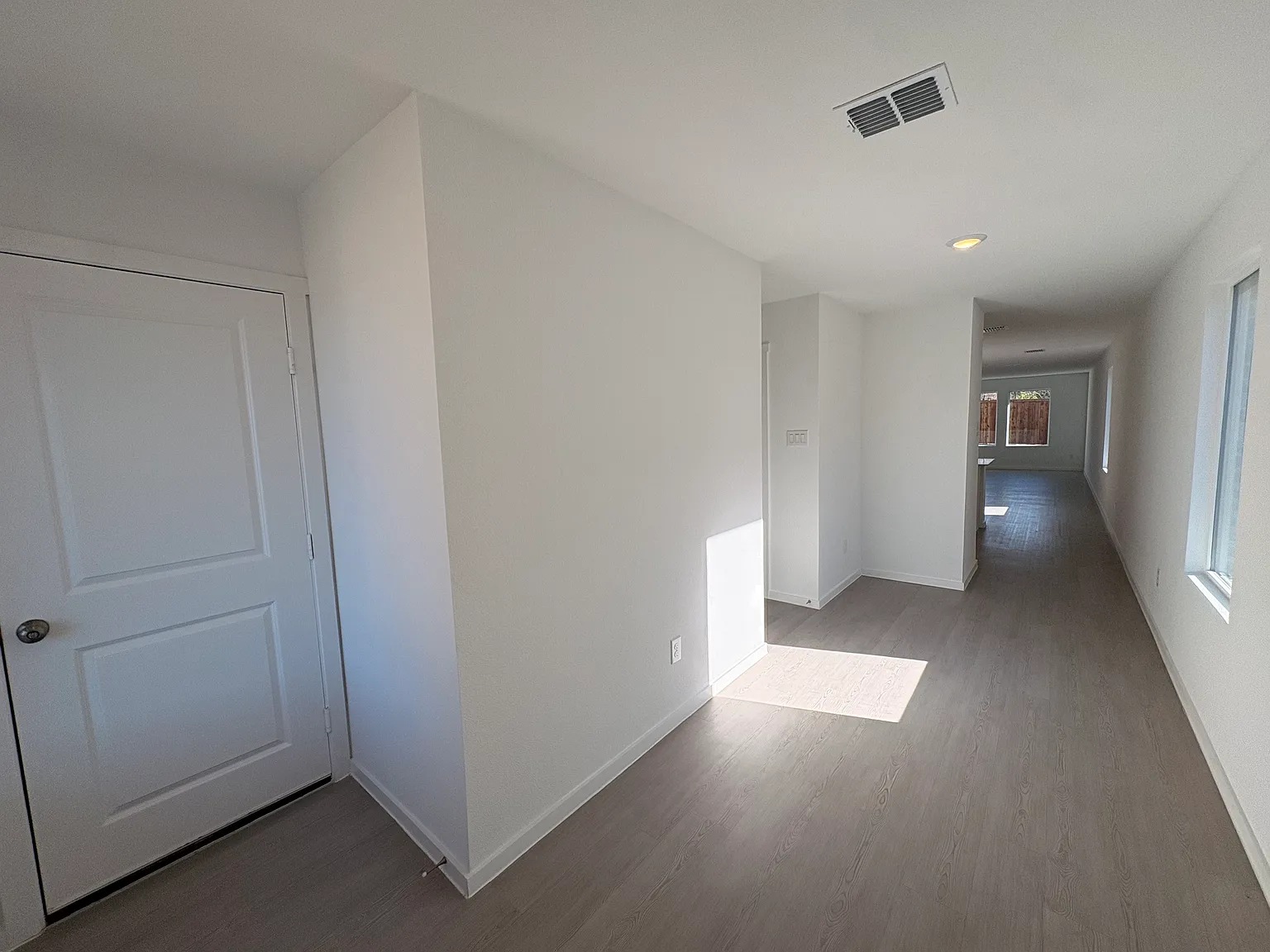 4 bed, 1656 sqft, $1,950 — Photo 3