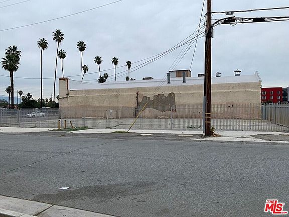 4th image of 3800 Commerce St