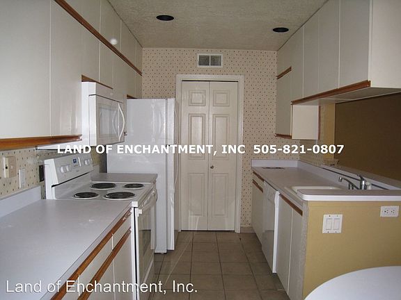 4th image of 3009 Cutler Ave NE