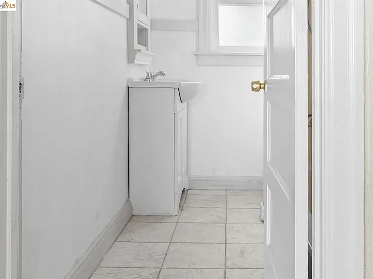 4500 San Carlos Ave — Photo 6