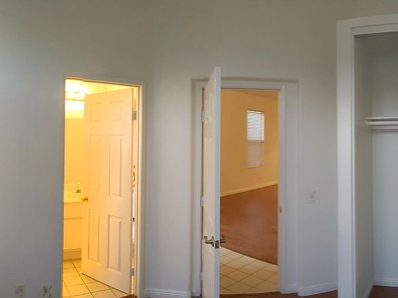 3rd image of 1047 Aurora Ln