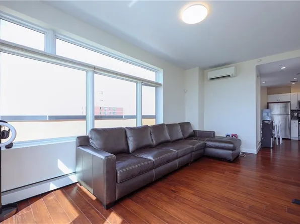 7819 Bay Parkway image 6 of 27