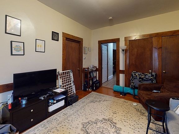 4th image of 40 Mozart St #1