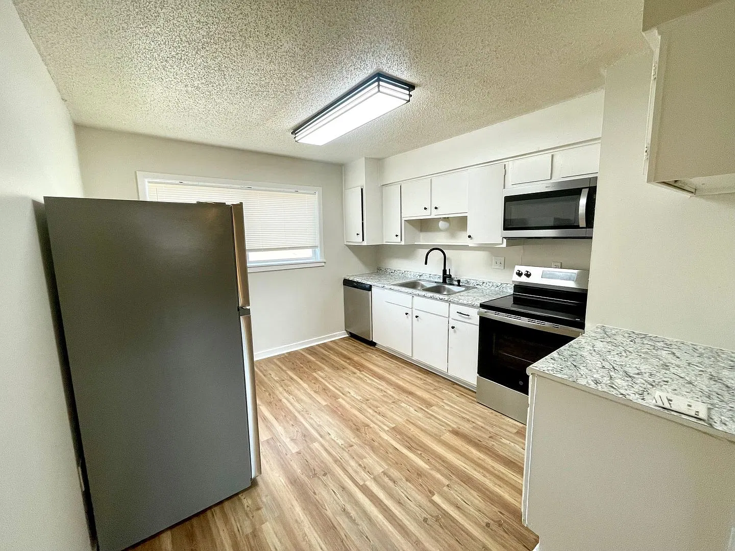 2 Bed/1 Bath Apartments Available in Pearl! — Photo 2