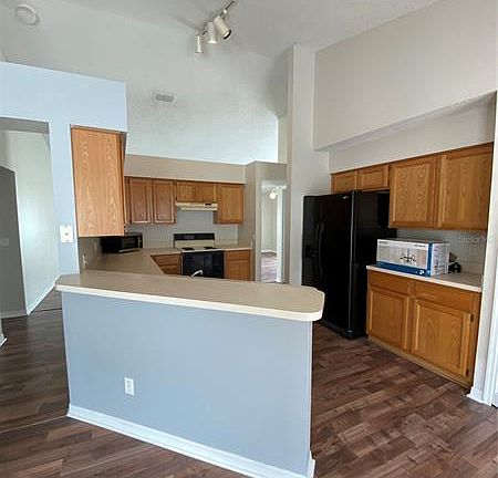 4th image of 909 River Wind Ave