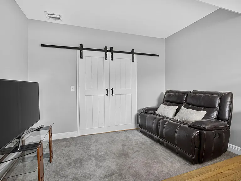 338 Hunter St — Photo 31