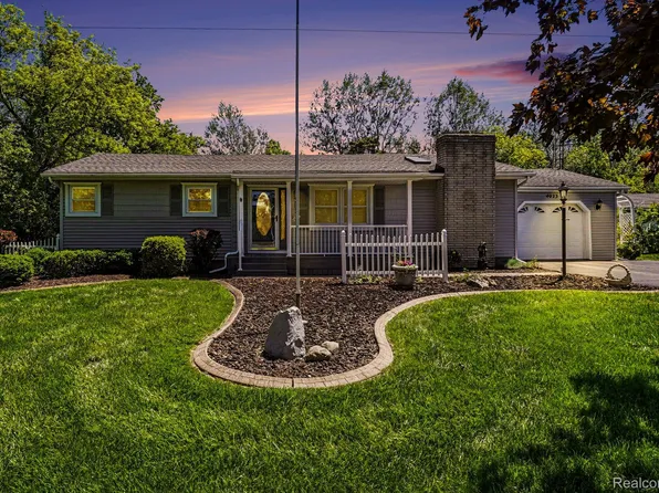 4023 S Genesee Rd, Grand Blanc, MI 48439