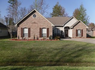 946 Armand St, Mandeville, LA 70448