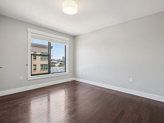 5th image of 2565 Washington St #502