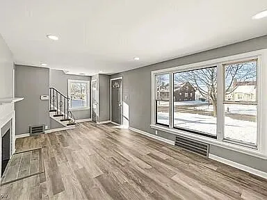 4 Bedroom Home with Central Air, Appliances, and 2 Car Garage in Shaker Heights — Photo 4