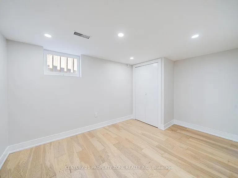 203 Toynbee Trl — Photo 38