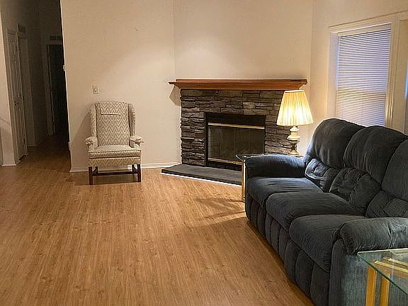 LIVING ROOM, GAS FIREPLACE