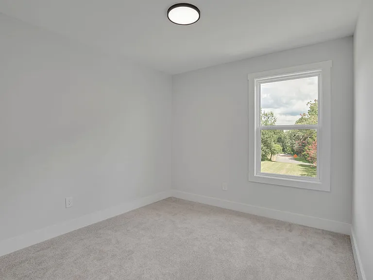 521 S Brady Ave — Photo 14