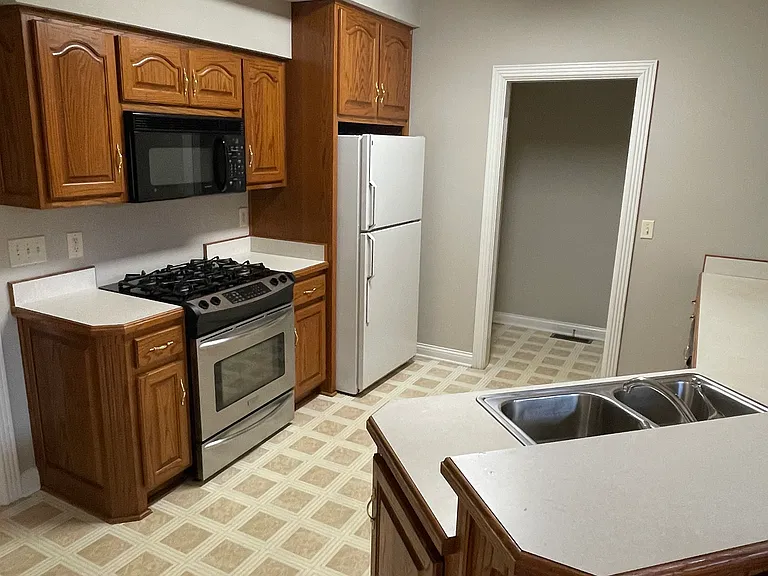 1472 Wind Ridge Ave — Photo 8