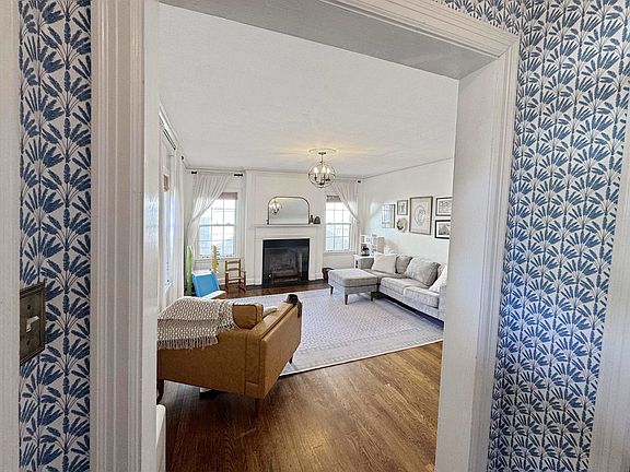 4th image of 252 Palisade St