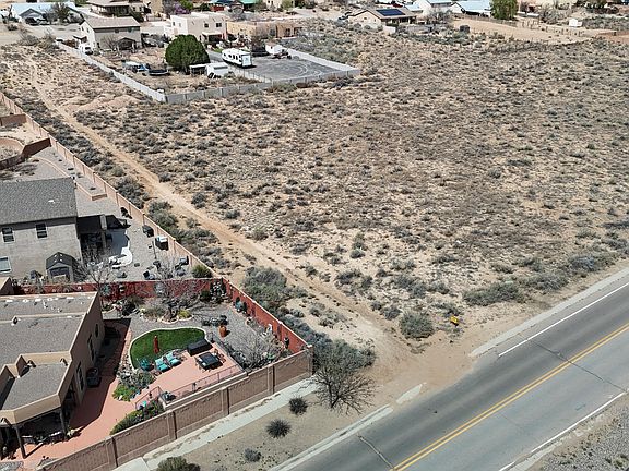 3rd image of 509 10th St NE