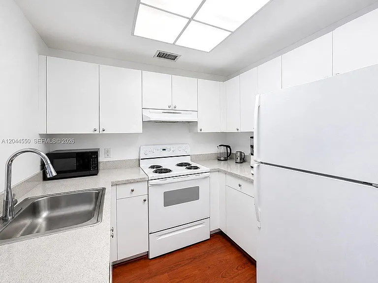 2027 SE 10th Ave #715 — Photo 12