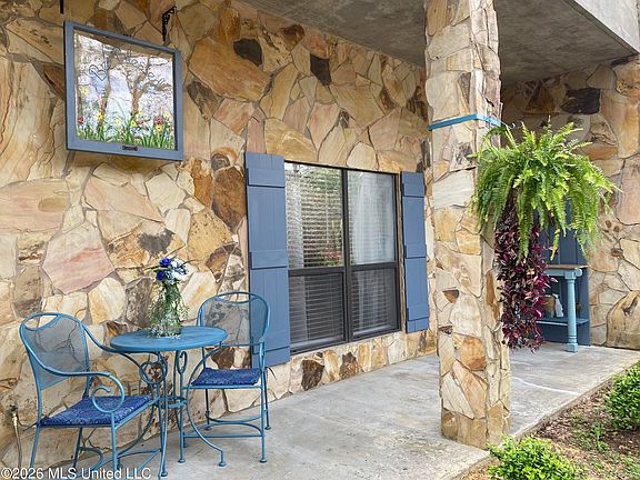 3rd image of 65 Gartman Rd