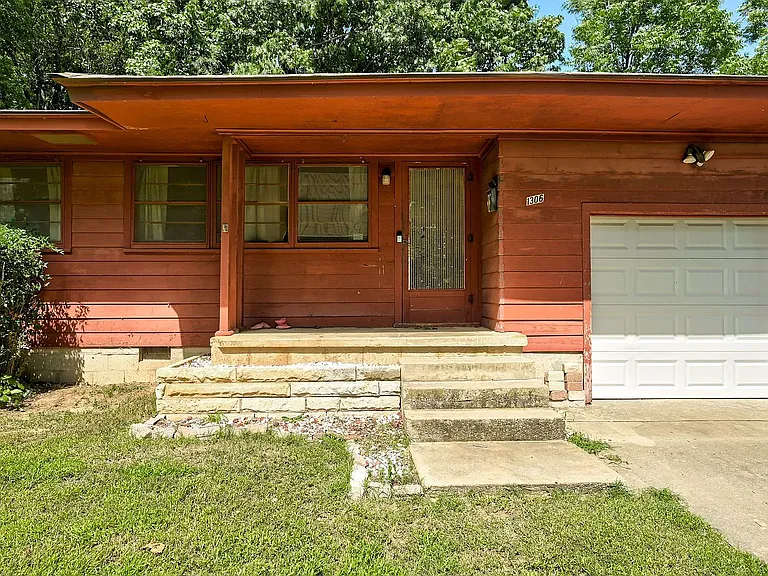 1306 McKinley Ave — Photo 3