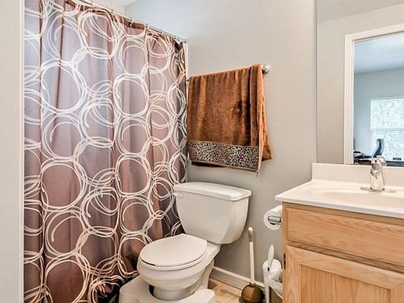4th image of 421 N Belmont Pl #256
