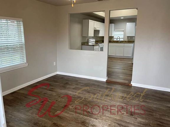 2nd image of 403 W Oak St