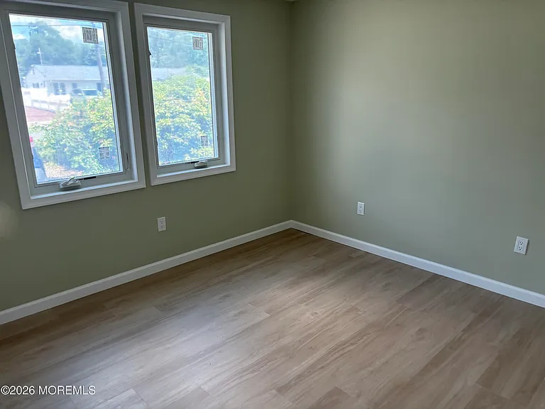 14 Skippers Blvd — Photo 10