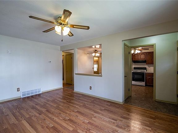 5th image of 13104 Darlington Ave
